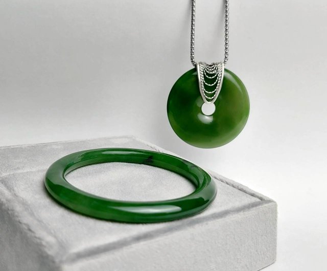 玉識形態「如玉守護」台湾翡翠細バングル x 平安扣ネックレスセット