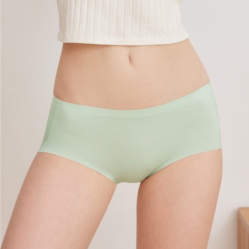 Clany可蘭霓內衣 伊柔EVEROY 無痕提臀包覆零著感 M-2XL/Q內褲 2226-81 果綠