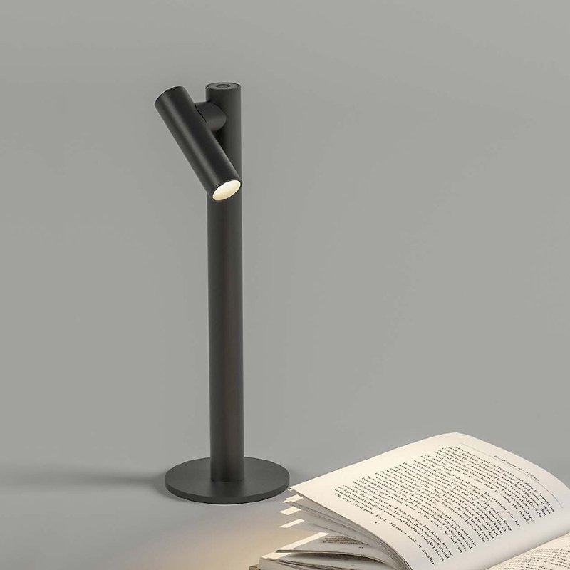 イタリア UBIQUA Zoom ミニマリスト スタイル USB 充電式デスク ランプ (角度調整可能) - 複数色あり - 照明・ランプ - 金属 ブラック