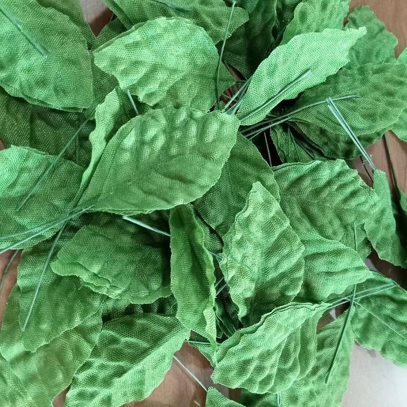 Fake leaves for DIY handicrafts, Fabric leaves to decorate flower bouquets. - จัดดอกไม้/ต้นไม้ - เส้นใยสังเคราะห์ 