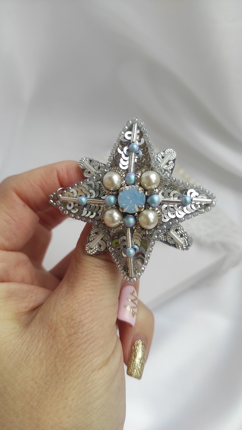 Jewelry. Brooches, brooch pin, beaded jewelry, Jewelry accessories, gift - เข็มกลัด - วัสดุอื่นๆ สีเงิน