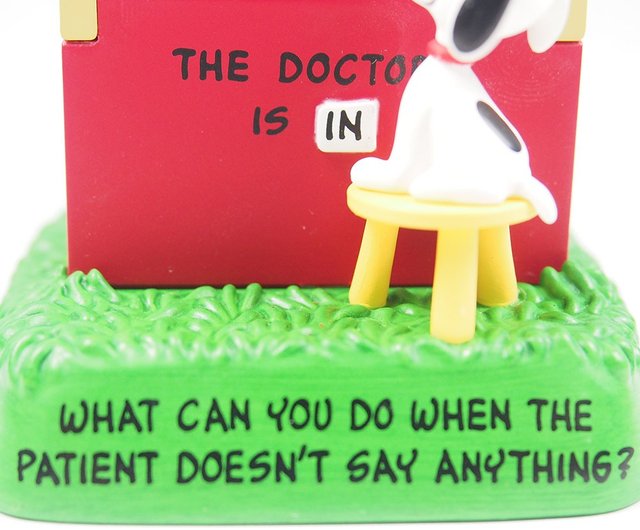 Snoopy Charm-Dr. Lucy is here [Hallmark-Peanuts Snoopy Gift