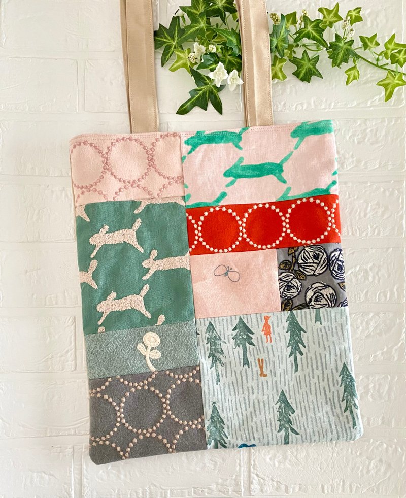 minäperhonen patchwork shoulder bag - กระเป๋าถือ - ผ้าฝ้าย/ผ้าลินิน 