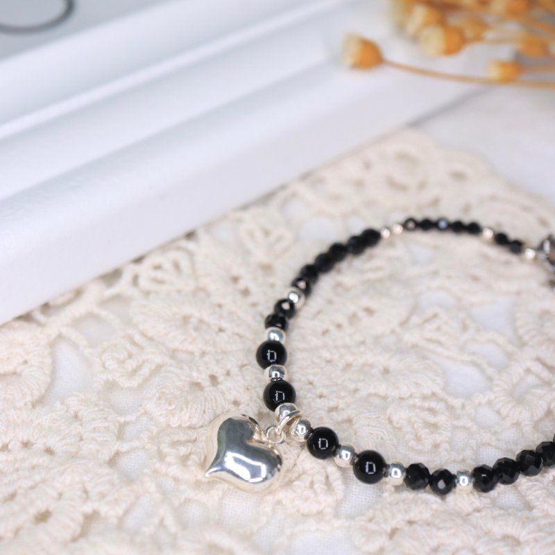 Silver Heart & Black Tourmaline Bracelet /Black Tourmaline × Spinel × 925 Silve - สร้อยข้อมือ - คริสตัล 