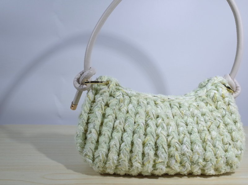 Hand mixed thread series 002 green boat bag handmade wool crochet - กระเป๋าแมสเซนเจอร์ - วัสดุอื่นๆ สีเขียว