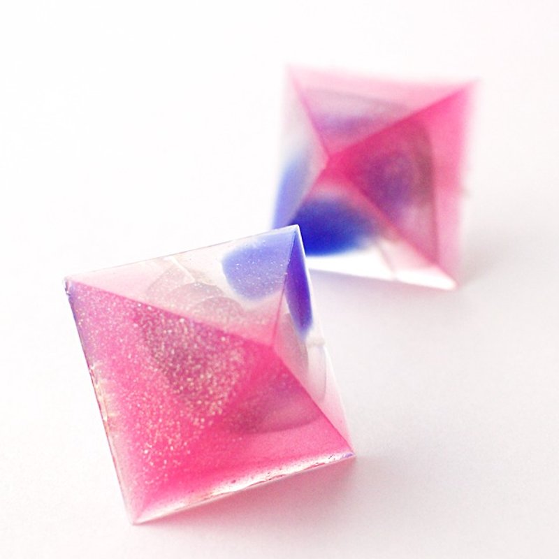 Pyramid Thermo Pierce (unrequited love) - Earrings & Clip-ons - Other Materials Pink