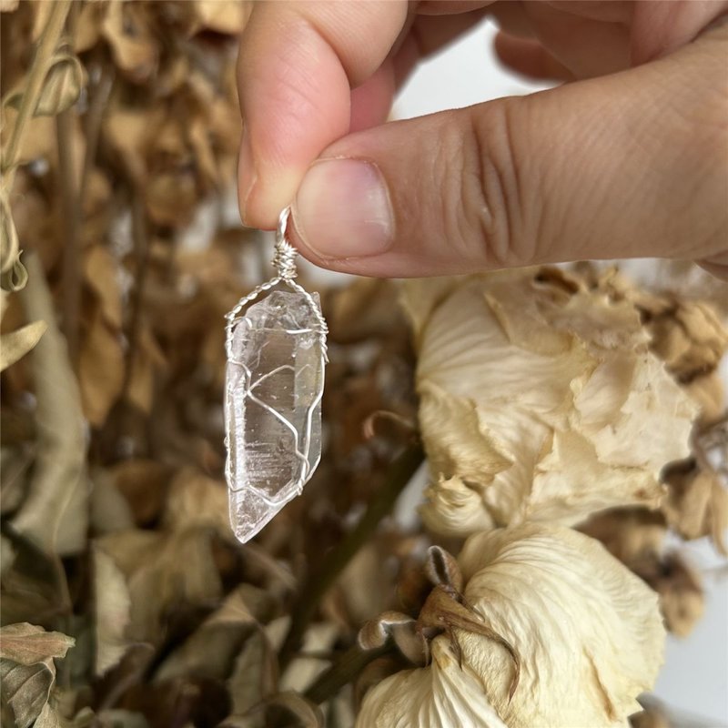 Clear quartz Raw Stone, Healing Balance Harmony Energy, Handmade Necklace Gift - สร้อยคอ - คริสตัล สีใส