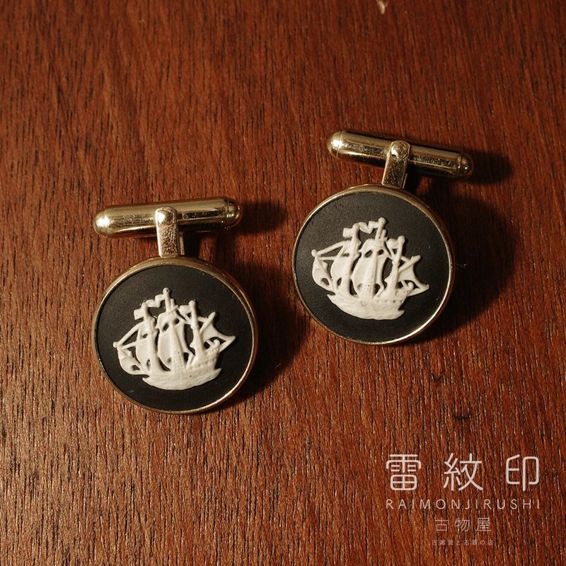 WEDGWOOD JASPER 英國名瓷 白玉浮雕 浮雕玉石 黑底白船 袖扣 - 袖扣 - 陶 黑色