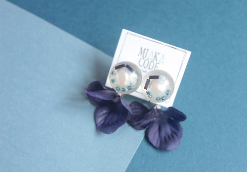 MIAKA CODE 。Handmade & Fashion 天然淡水珍珠 透明水晶球 (深藍色) 花花 小花 夾式耳環
