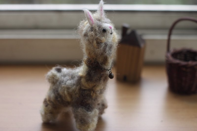 Wool felt primary color alpaca (large 16cm) customized - ตุ๊กตา - ขนแกะ สีกากี