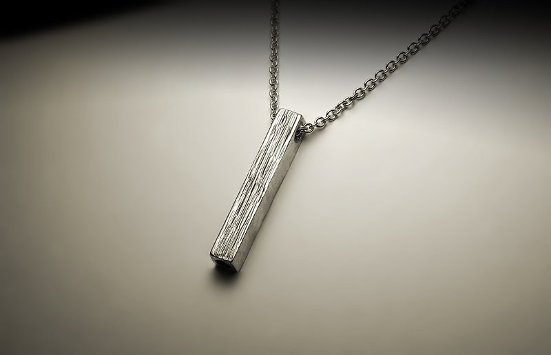 スリムで立体感のあるネックレス - ネックレス - 金属 シルバー