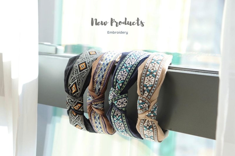 Handmade embroidered headband - ที่คาดผม - วัสดุอื่นๆ 