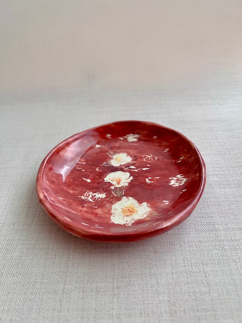 Xia Chun flower hand-painted pottery 11.4 cm bean dish - Plates & Trays - Pottery 