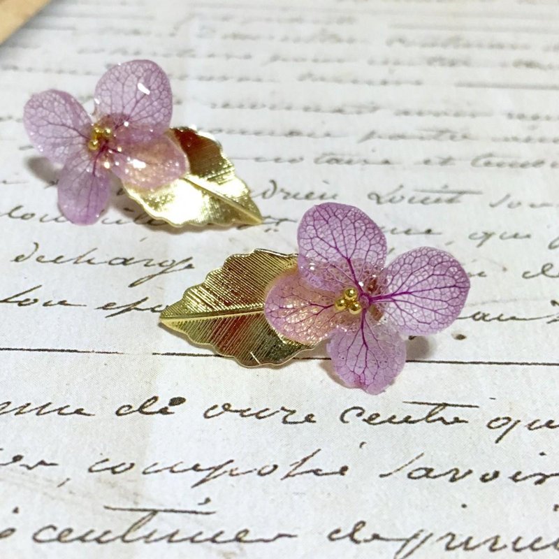 *Lavender*Hydrangea and Gold Leaf Earrings - ต่างหู - พืช/ดอกไม้ สีม่วง