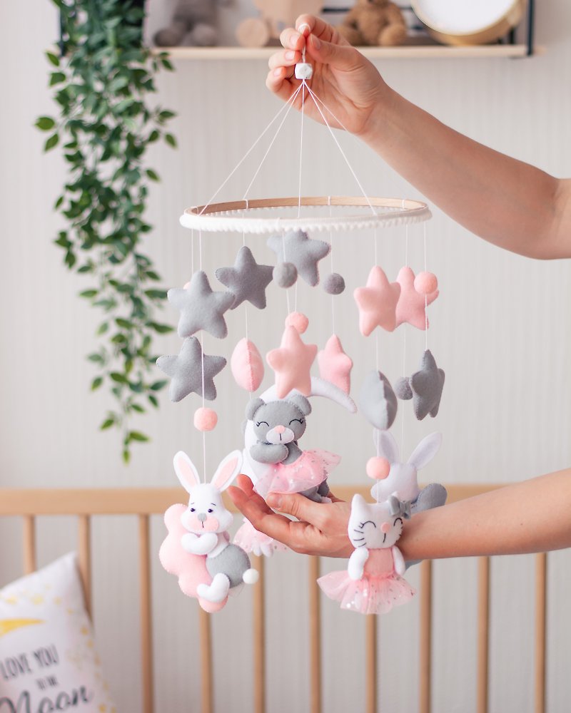 Baby mobile bunny bear kitten moon stars pink and grey nursery - 嬰幼兒玩具/毛公仔 - 其他材質 粉紅色