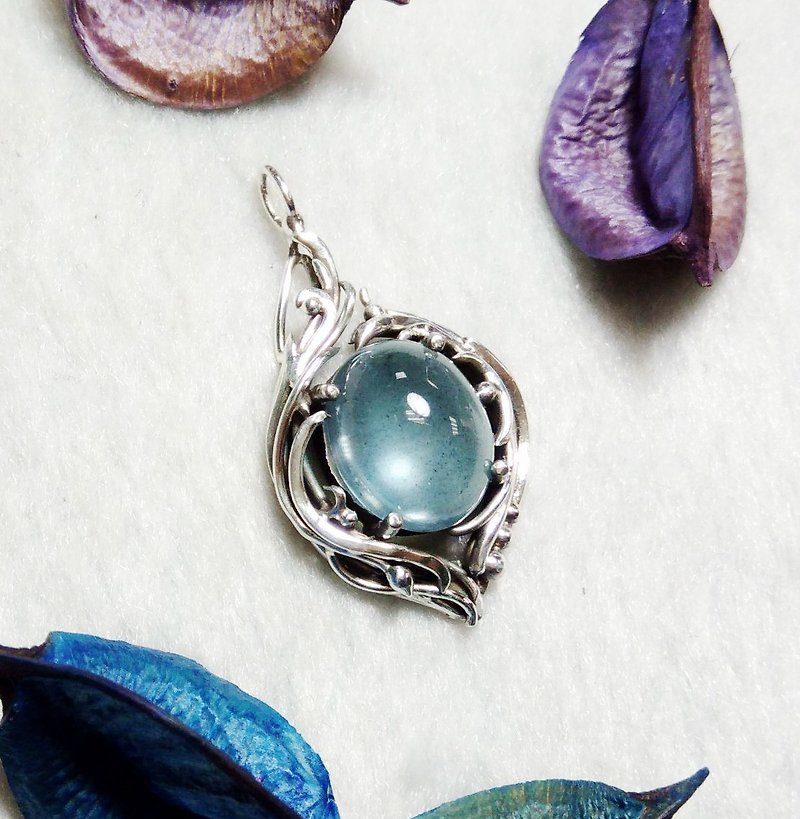[Gem series] seawater sapphire design fall - Necklaces - Gemstone Blue