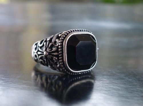 ナチュラルブラックスピネルリング 8.2g メンズリング 大粒カラット ファッションリング 指輪 - ショップ shanchiart Antique  shop リング・指輪 - Pinkoi
