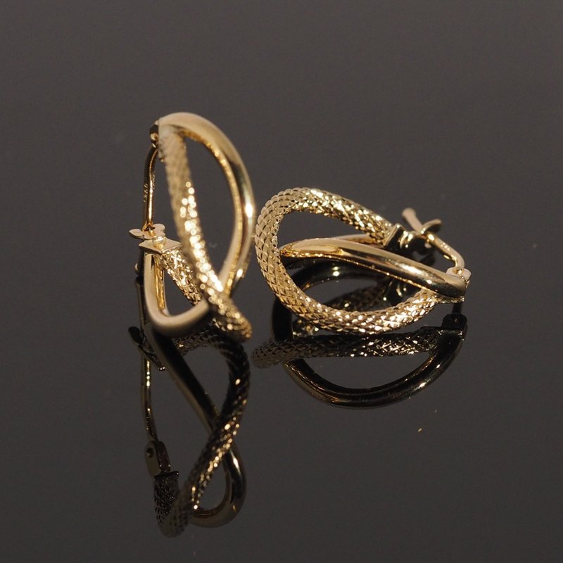 18K金自由形狀圓形耳環18K Gold Freeform Hoop Earrings - 耳環/耳夾/耳骨夾 - 貴金屬 