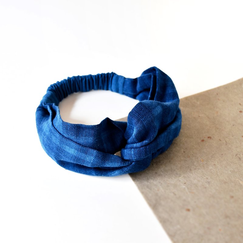 手作りの青色の染めた布市松模様の織りの模様のヘッドバンド//植物の青い染めた布//ヘアバンド - ヘアバンド - コットン・麻 ブルー