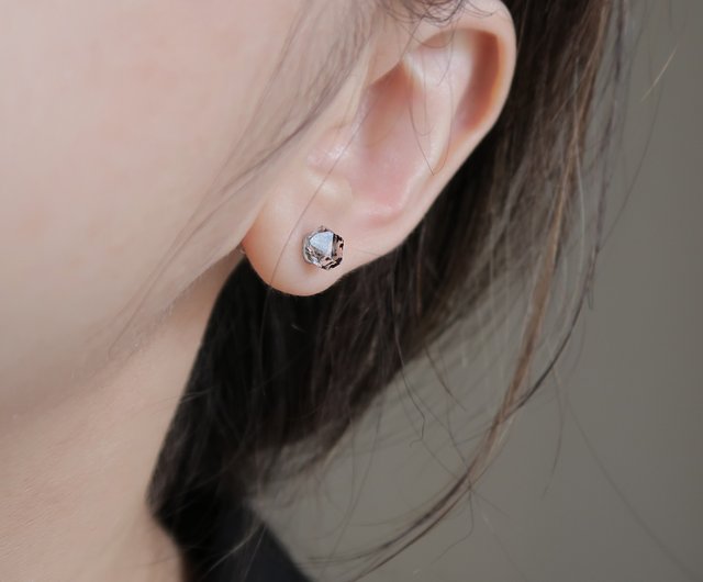 Silver earrings turn black in deals ear