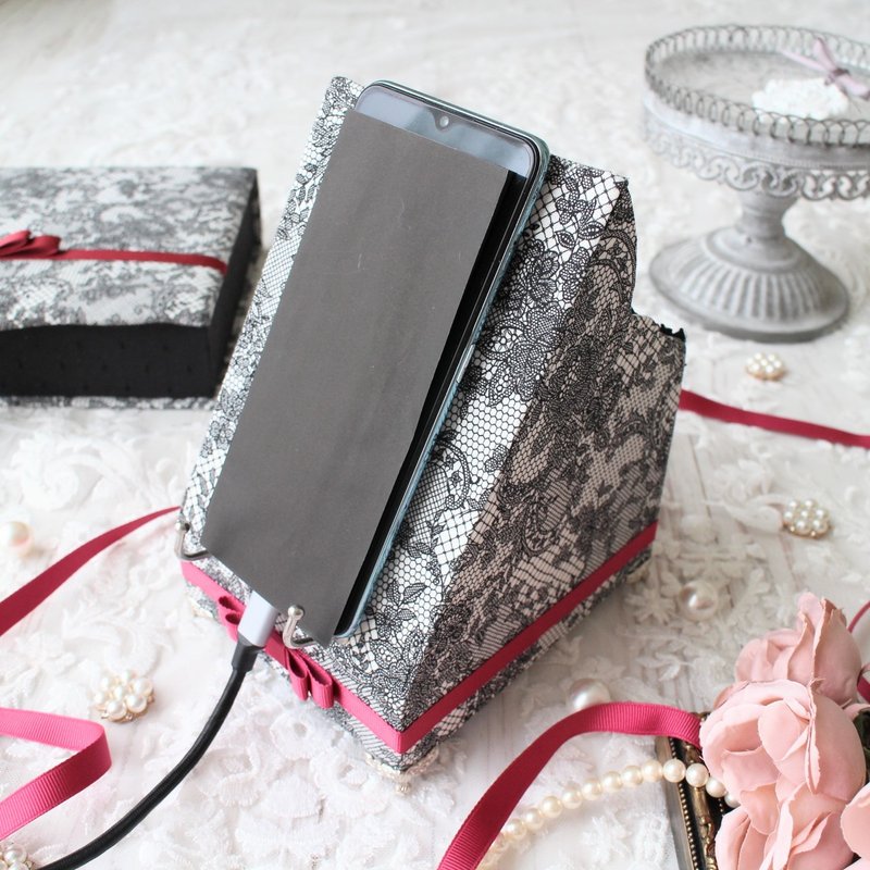 Smartphone Stand Rechargeable Fits Into Your Interior French Chic Elegant Classic Ribbon Lace Tassel Smartphone Holder [Made-to-Order] - ที่ตั้งมือถือ - ผ้าฝ้าย/ผ้าลินิน สีดำ