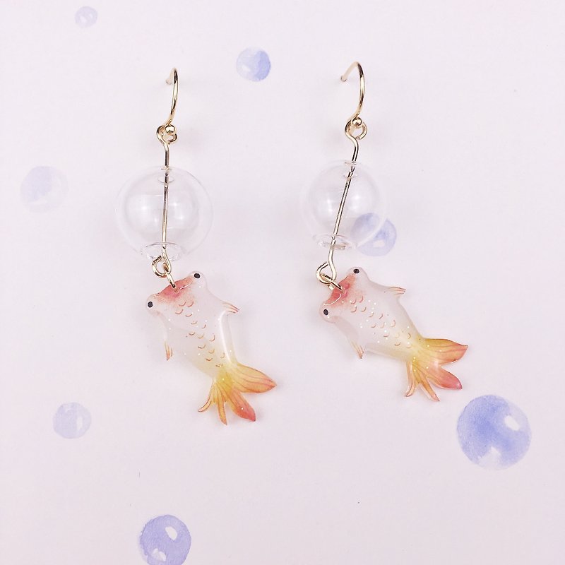A pair of small goldfish Earrings - ต่างหู - เรซิน 