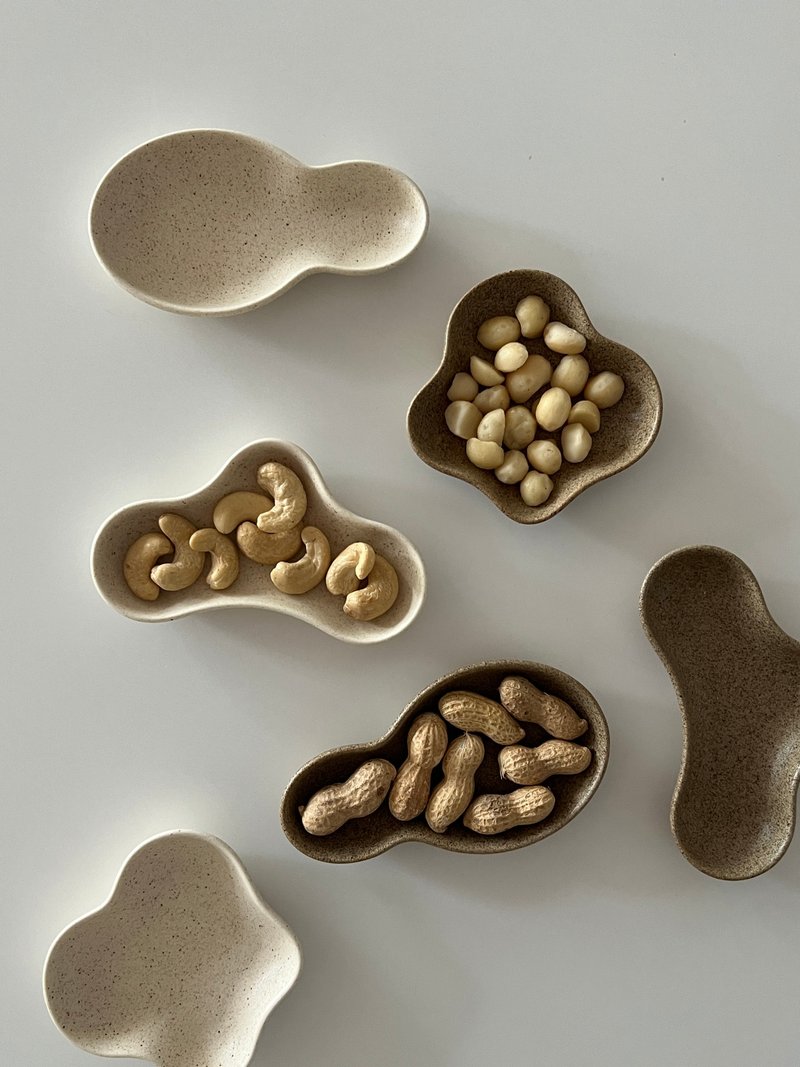 Pinkoi 線下活動預購商品 pre-order Nuts mini plate - 碟子/醬料碟/醬油碟 - 陶 灰色