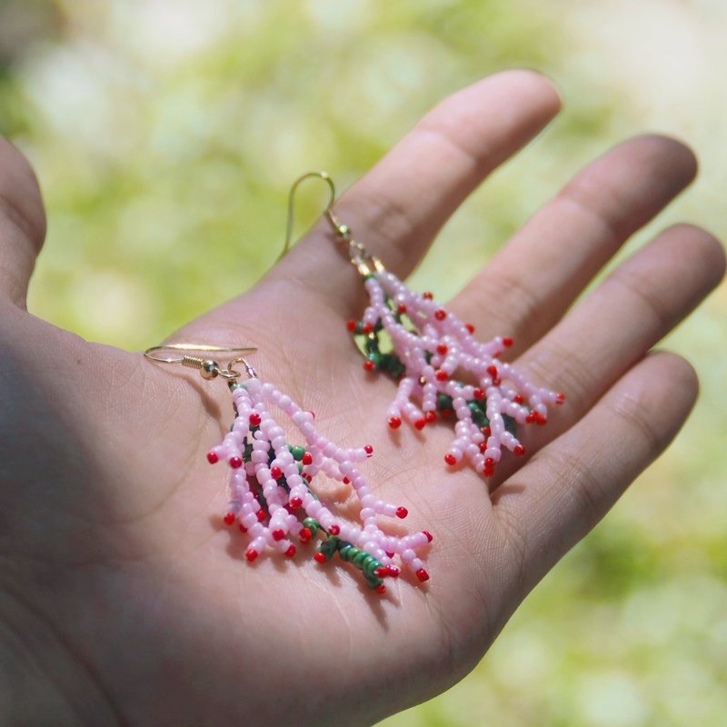 Beaded Coral Earrings | Coral Collection | Pink and Green Coral | Gifts - ต่างหู - วัสดุอื่นๆ สึชมพู