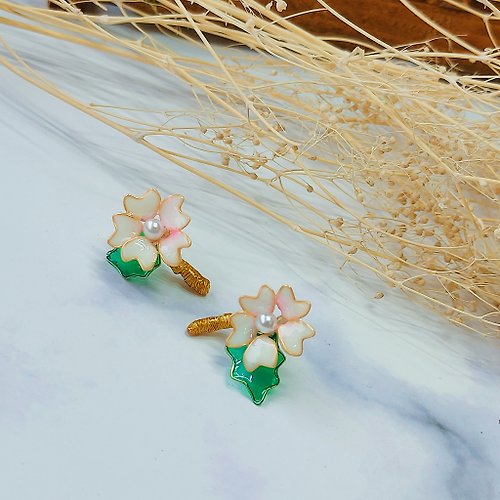 玩美的夢想花園 可愛單朵櫻花耳環 時尚寶石膠樹脂櫻花耳環 可改夾式