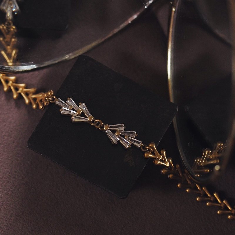 Bronze Feather Stone Bracelet - สร้อยข้อมือ - ทองแดงทองเหลือง สีทอง