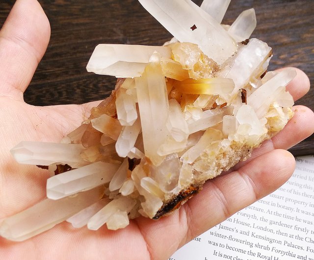 橘　 水晶 Crystal 馬達加斯加產地橘皮白水晶晶簇天然礦石原礦石話石說
