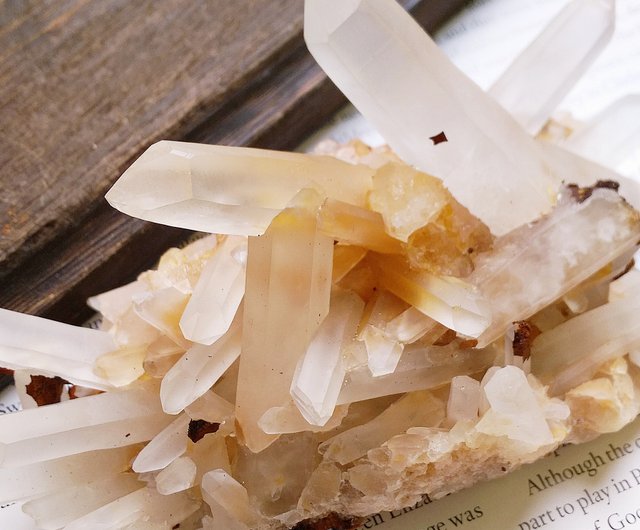 Crystal 馬達加斯加產地橘皮白水晶晶簇天然礦石原礦石話石說