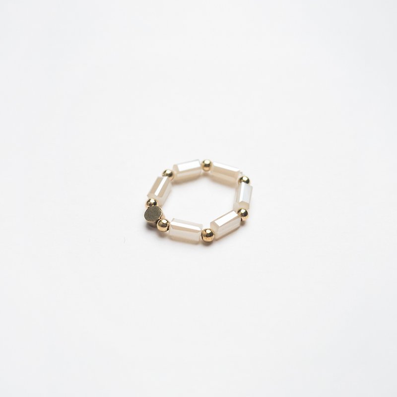Glass Chain ring (white) - แหวนทั่วไป - กระจกลาย ขาว