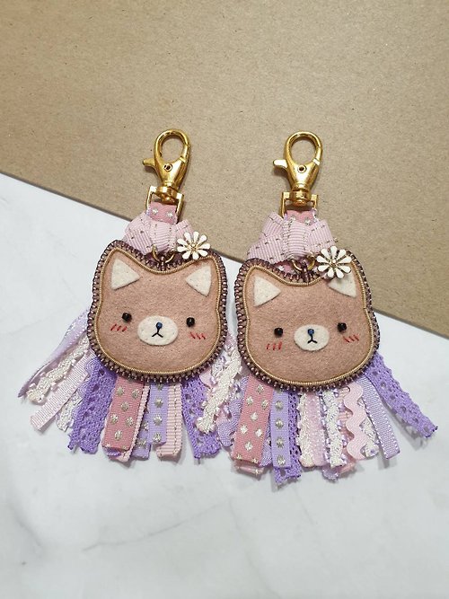 mamoko handmade Brown cat with pink/purple tassel key chain