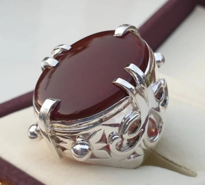 Mens ring from Devil wears Prada worn by Nigel Carnelian aqeeq ring Agate Silver - 戒指 - 寶石 紅色