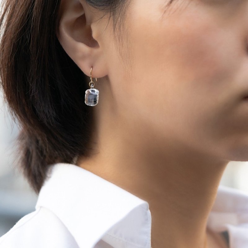 HARIO LWF Earrings - Carat Square (HAA-CSQ-002P) - ต่างหู - แก้ว สีใส