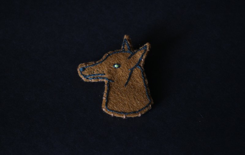 Wolf child fun animal embroidery pin - Brooches - Thread Gold