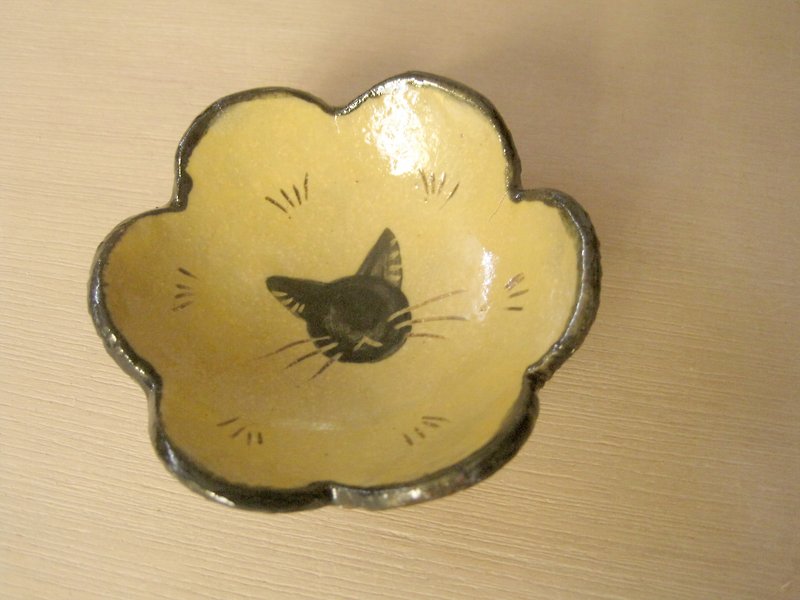 DoDo hand-made private message Animal Silhouettes Series - cat dish flower (yellow) * 1 Spot - จานเล็ก - วัสดุอื่นๆ สีเหลือง