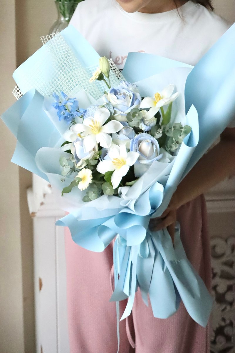 Sky blue clear tulips blue roses gerbera flower bouquet/Taichung area only - Dried Flowers & Bouquets - Plants & Flowers Blue