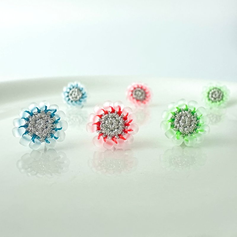 Bead Crochet Petite Earrings & Earrings - ต่างหู - งานปัก ขาว