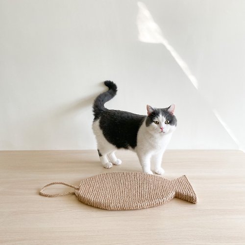 有貓的日子真好 魚 手工麻繩貓抓板