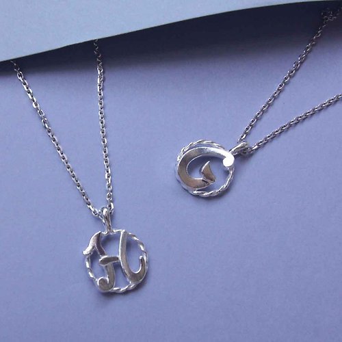sixsensejewelry 字母系列--柔和G,H字母頸鍊