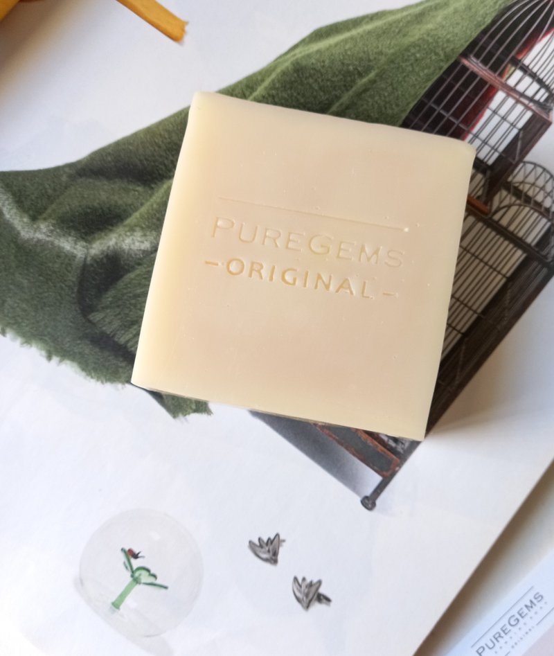 PUREGEMS 甜杏仁油。冷杉 雪松 薰衣草。手工皂 - 肥皂/手工皂 - 其他材質 白色