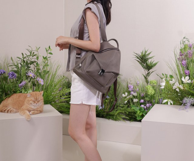 美品3wayIACUCCI グレー バックパック 三角バッグカバー 立体構造リュックグレーカラー - ショップ