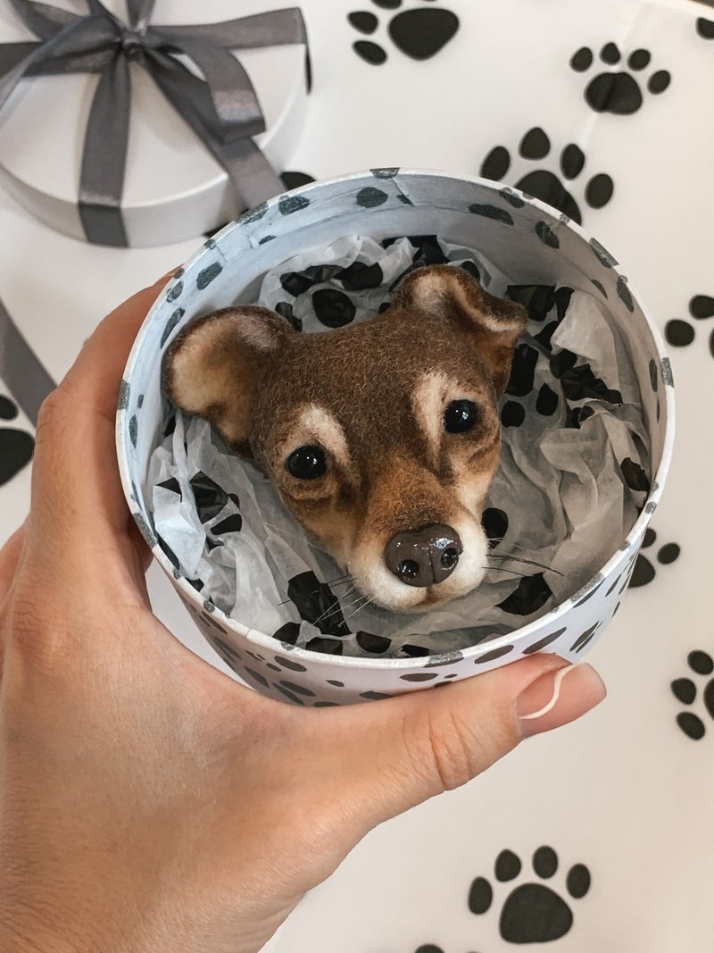 Dog portrait brooch. Custom pet portrait. - เข็มกลัด - ขนแกะ 