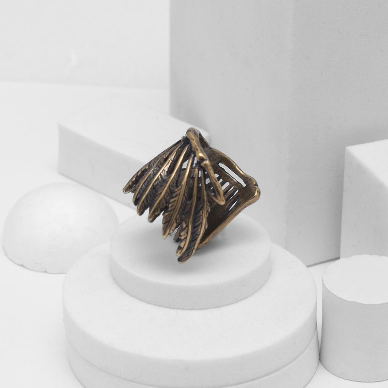 Recovery Feather Skeleton Ring (Bronze) - แหวนทั่วไป - โลหะ สีทอง