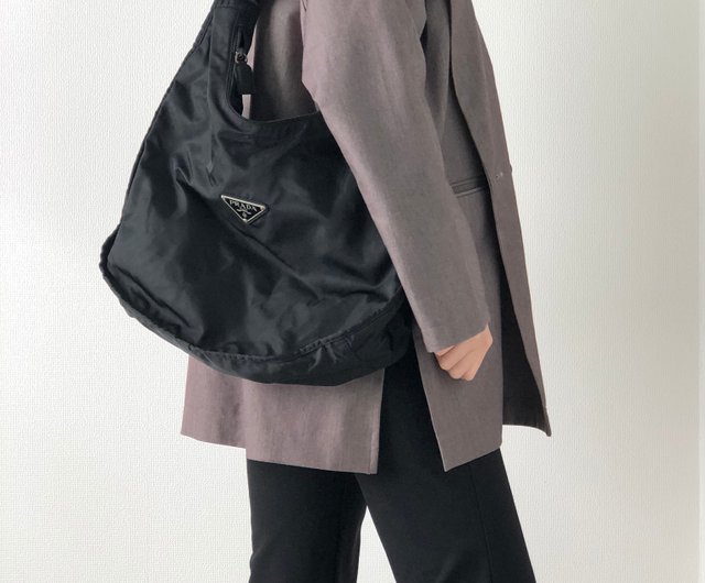 ショルダーバッグ・ポシェット × ヴィンテージ(中古) Prada Tessuto Chain Strap Hobo Bag Prada - Black Tessuto Chain Strap Shoulder Bag | Mitchell Stores