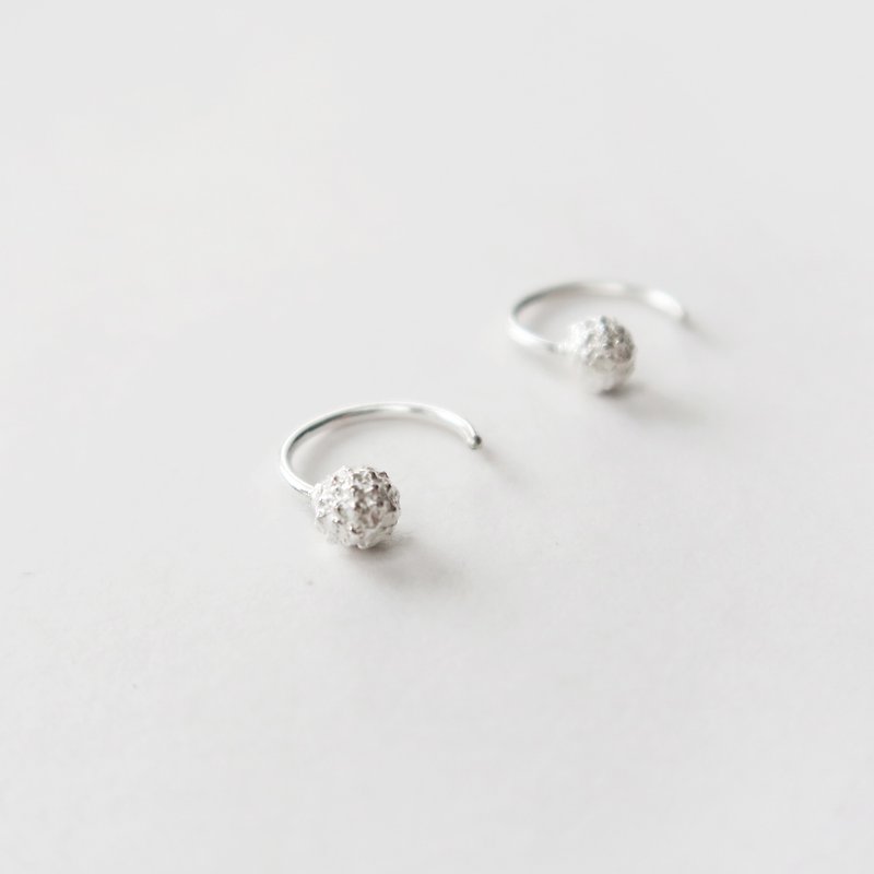 Exclusive Forest Series 925 Sterling Silver Mini Fruit C-shaped Stud Earrings (Asymmetrical Pair Available) - ต่างหู - เงินแท้ สีเงิน