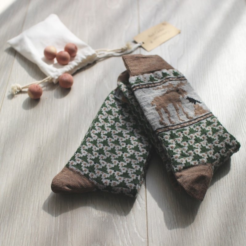 Swedish merino wool socks (moose green) + cedar wood ball combination - อื่นๆ - ขนแกะ สีนำ้ตาล