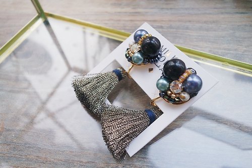MIAKA CODE 。Handmade & Fashion 手工串珠 施華洛水晶 藍色系 流蘇 日本抗敏耳針 耳環/夾式耳環
